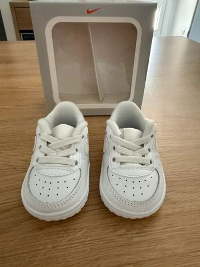 Nike Force 1 blanche taille 17 - photo numéro 2