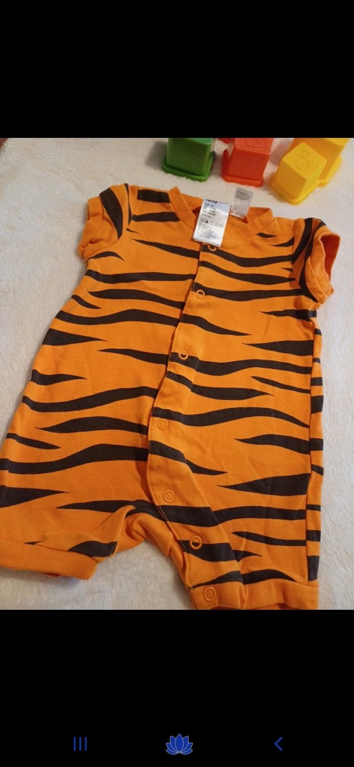 Combinaison d été bébé taille 6 mois