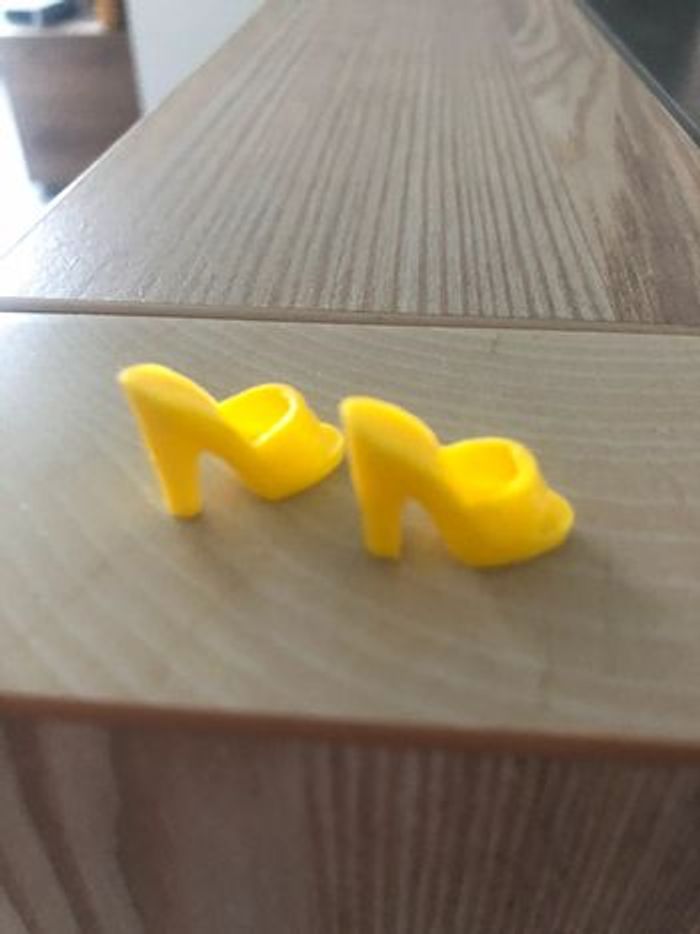 Paire de chaussure barbie accessoire jaune - photo numéro 3