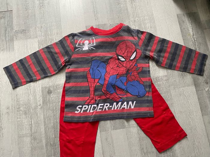 Pyjama Spiderman 3 ans - photo numéro 2