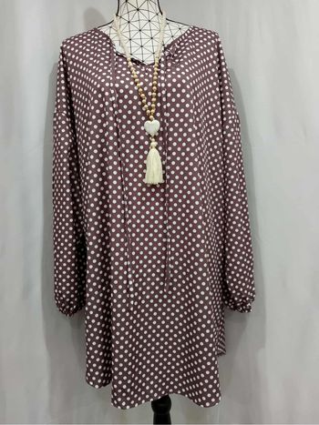Longue chemise élégante à pois – grande taille femme (56) prune et blanc, chic et fluide 🌸