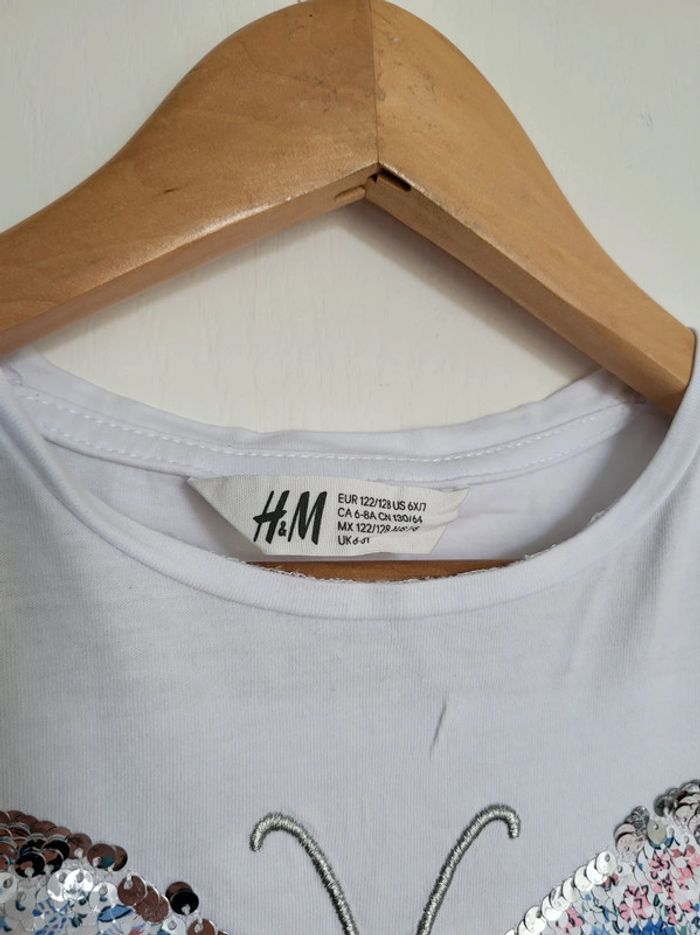 T-shirt sequins papillon 🦋 h&m 8 ans - photo numéro 3