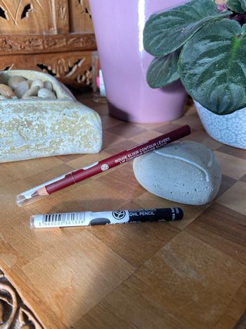 Lot crayons Yves rocher