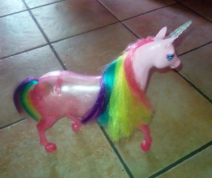 Jouet licorne + barbie