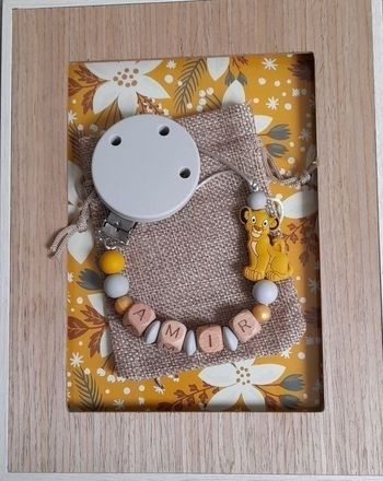 Attache tétine personnalisé