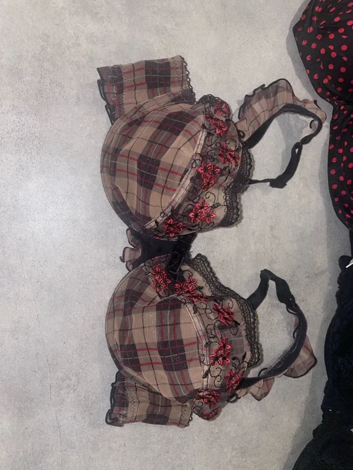 Lot de trois soutiens-gorge - photo numéro 2