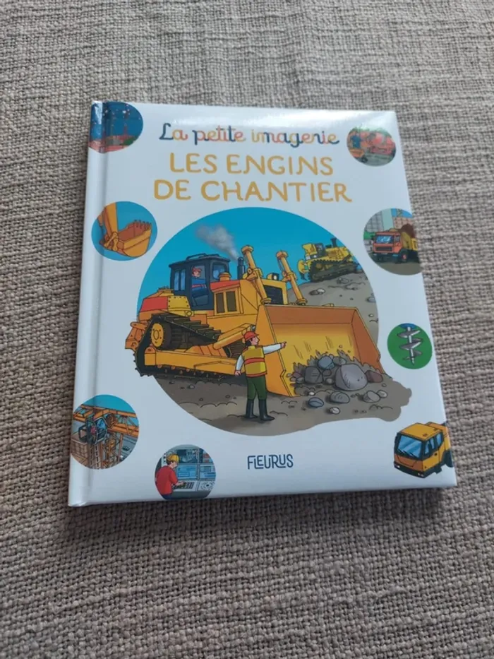 Livre la petite imagerie Les engins de chantier