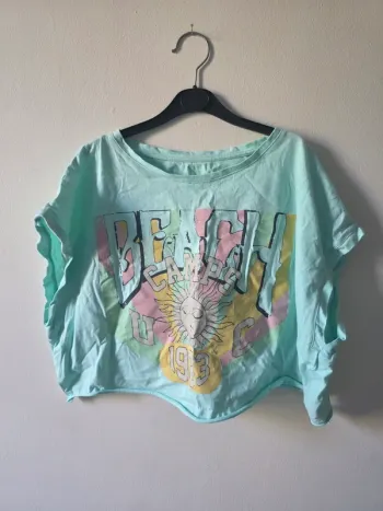 Tee shirt court