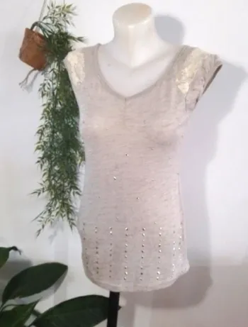 Haut manche dentelle et strass dorés sur le devant S/M