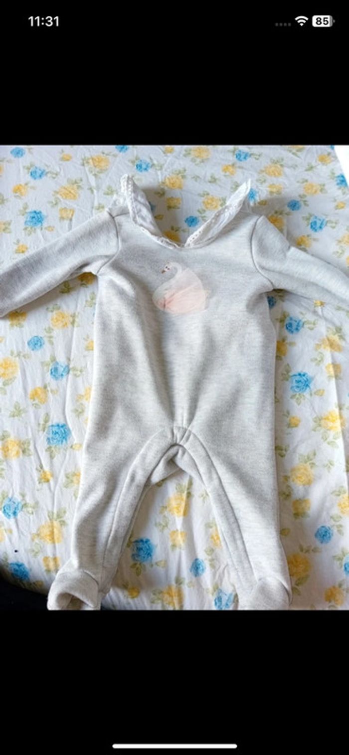 Lot de pyjamas 6 mois - photo numéro 2