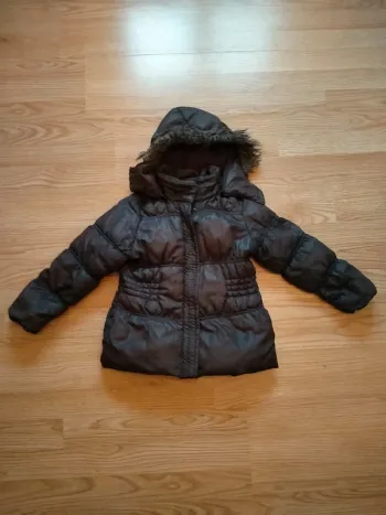 doudoune à capuche noire. ZARA. filles. taille 5 ans