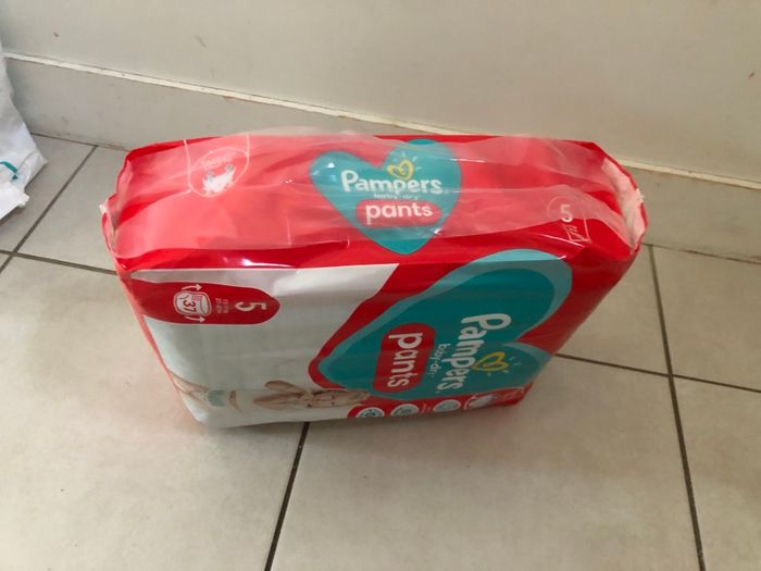 37 couches pants taille 5 Pampers - photo numéro 2