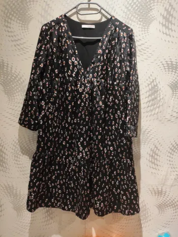 Robe noire à motif animalier Camaïeu, décolleté V, taille 36 (S)