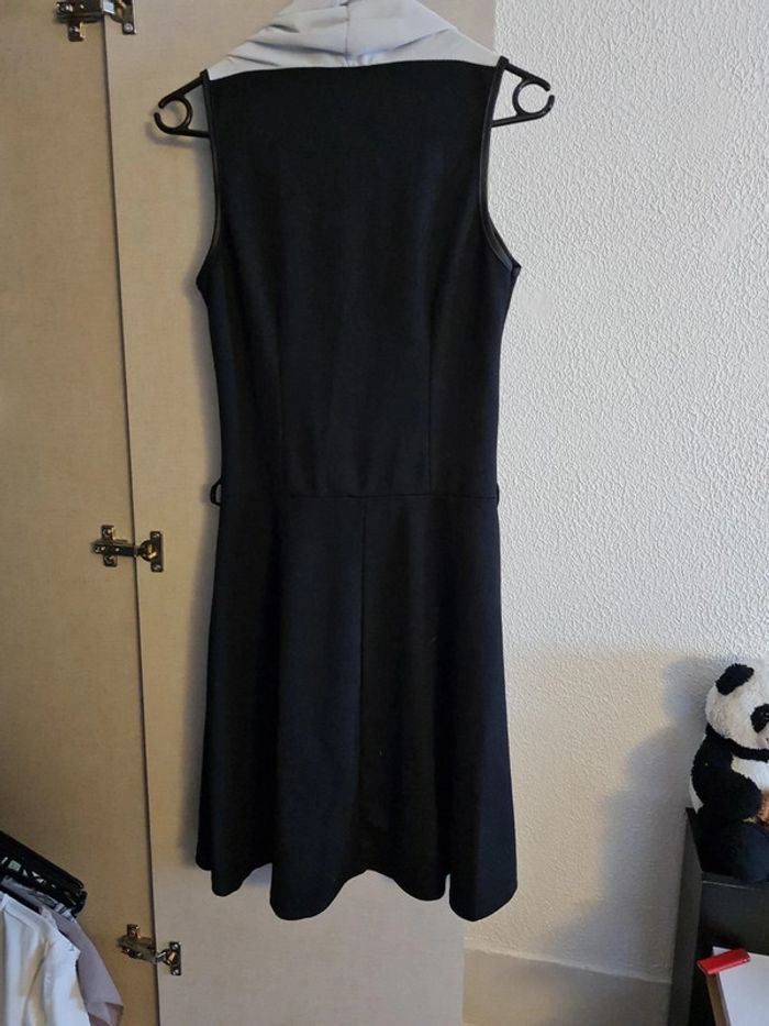 Robe décolté - photo numéro 4