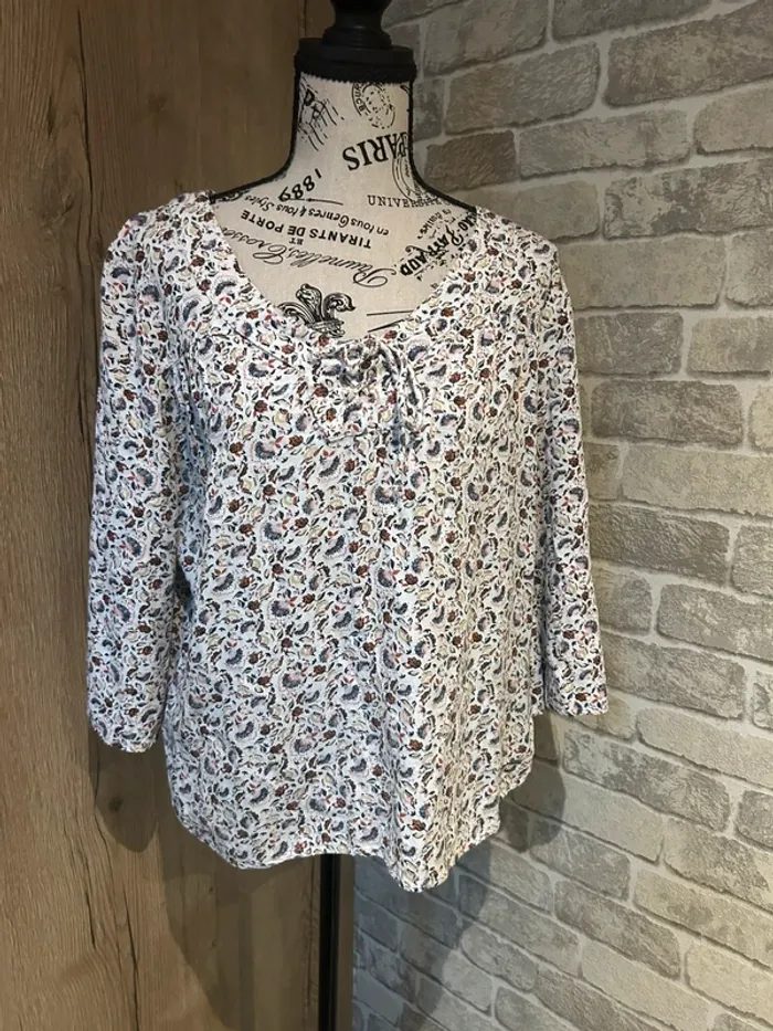 Blouse fleurie manches longues taille 42/44