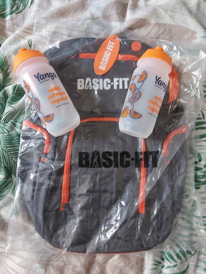 Basic fit sac à dos + 2 gourdes