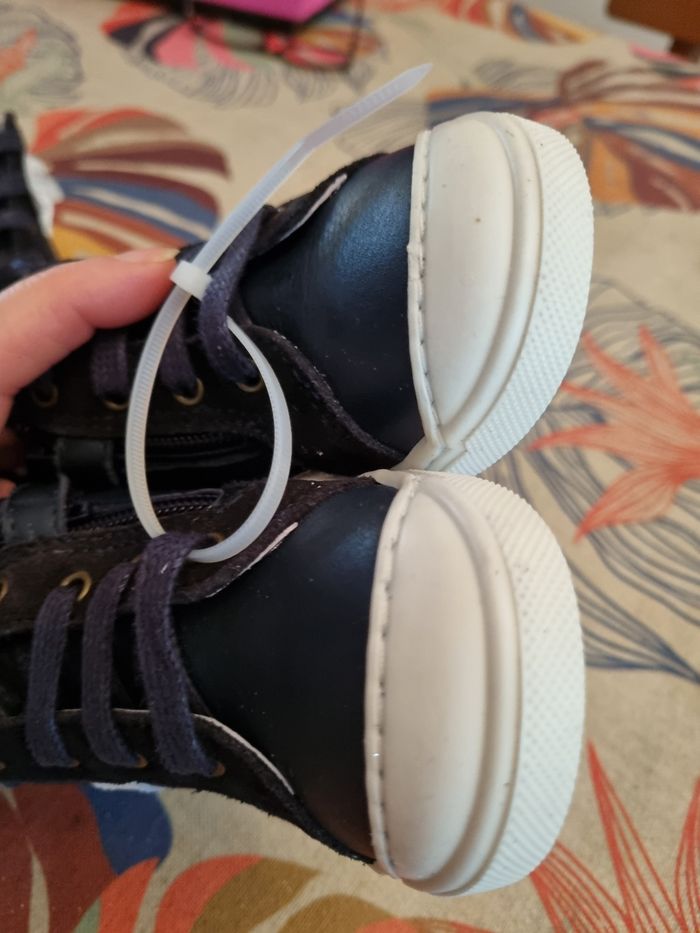 Baskets neuves cuir bleu marine taille 23 - photo numéro 4