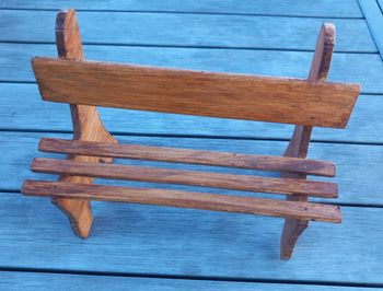 Banc en bois pour poupées