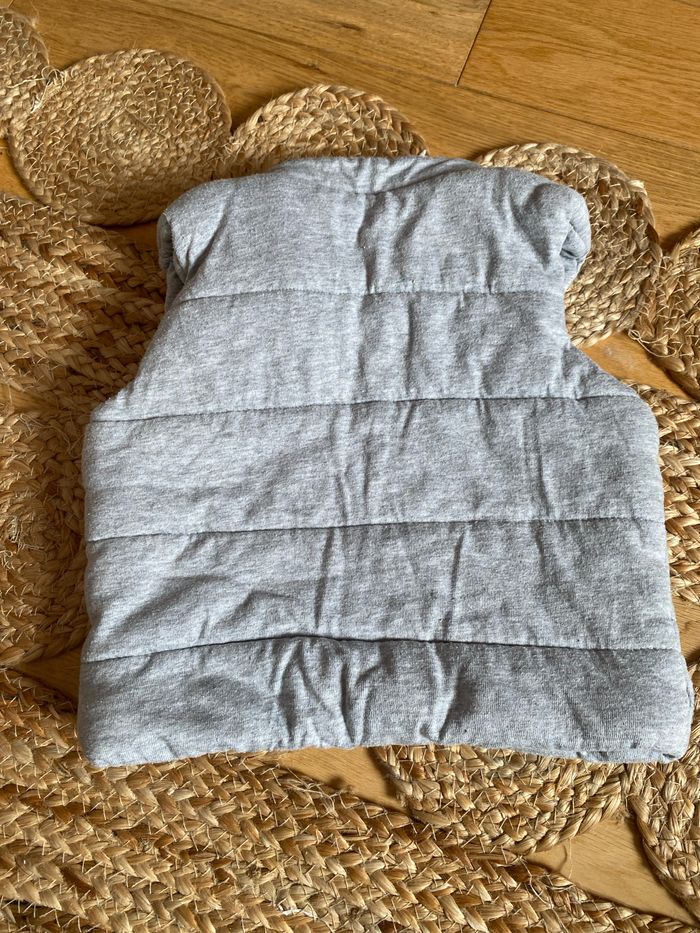 Doudoune sans manches Kiabi grise matelassés 9 mois - photo numéro 4