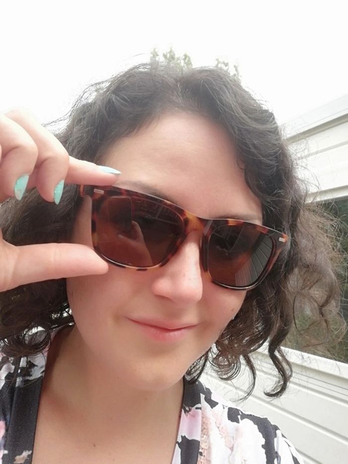 Paire de lunettes de soleil