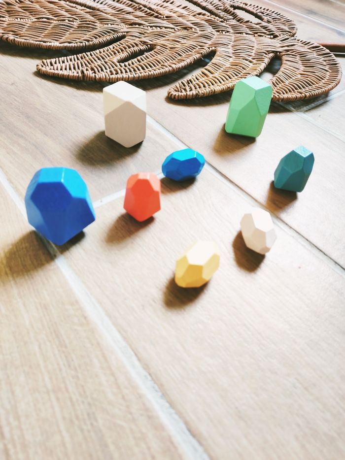 🪨Lot de 8 menhirs pierres multicolores à empiler en bois JB684 - photo numéro 2