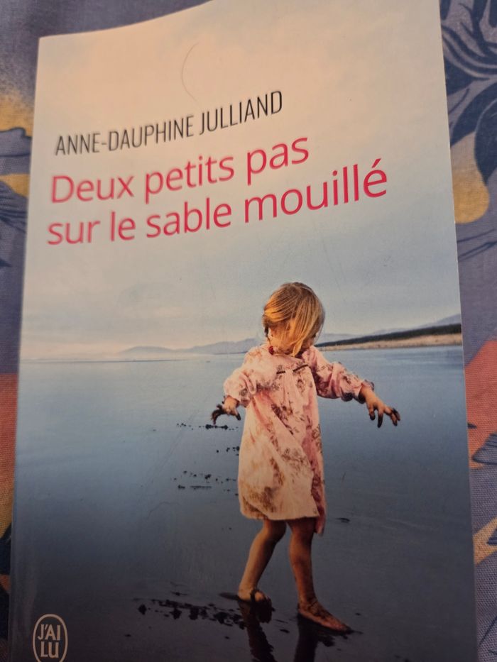 Livre Deux petits pas sur le sable mouillé