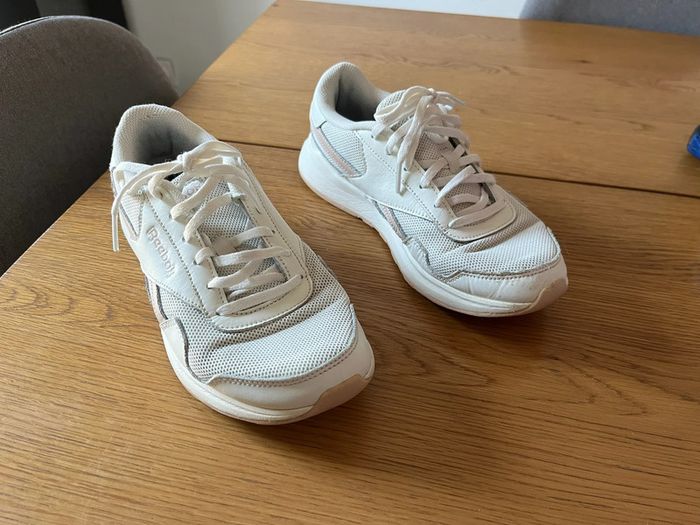 Basket Energen femme Reebok taille 38 couleur rose pale bon état