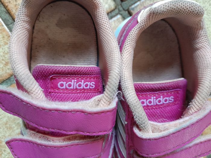 Basket adidas taille 20 - photo numéro 3