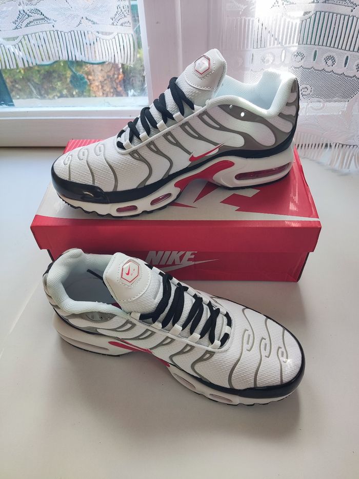 Baskets Nike air max plus TN taille 42