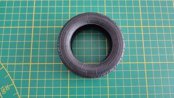 Pneu arrière 32A n°32 pièce détachée Porsche 911 Carrera RS 2.7 1/8 1/8ème Altaya #B37