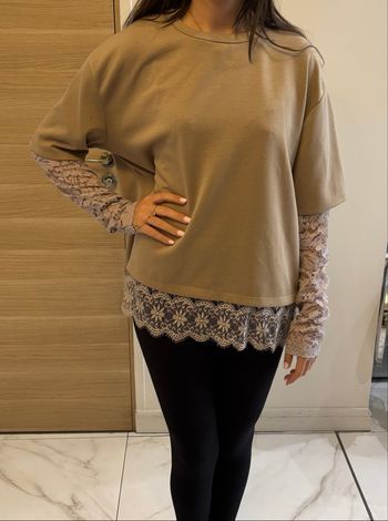 Sweat léger manche et bas dentelle neuf  beige