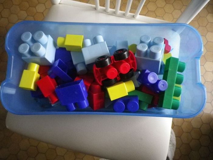 LOT BRICKS