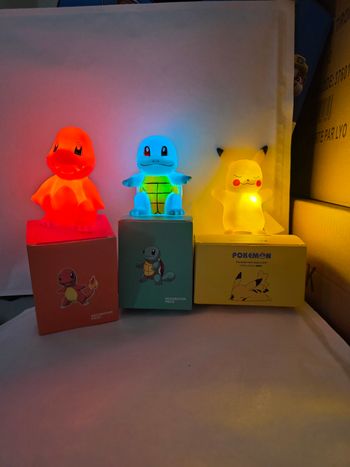 Veilleuse Pokemon figurine Pikachu, carapuce ou salameche avec sa boîte cadeau neuf 