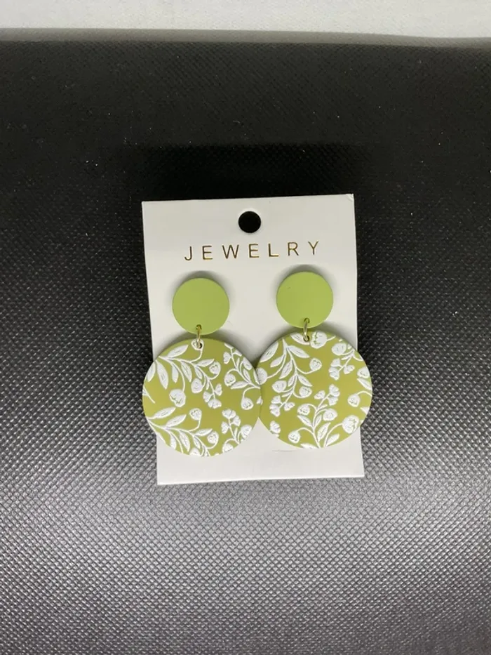 Boucles d’oreilles « kaki » neuve