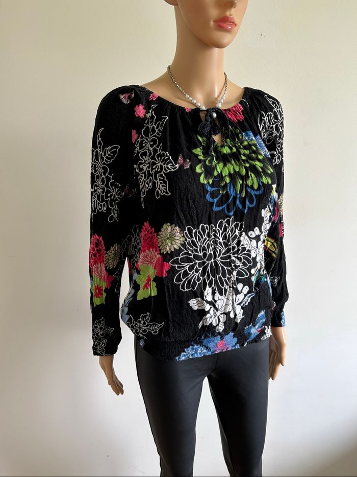 Blouse noire et fleurie à manches longues Desigual taille XS bon état - photo numéro 2