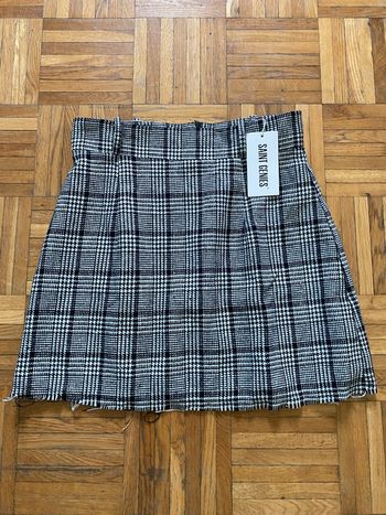 Minijupe à carreaux blanc et noir (Saint Genies)