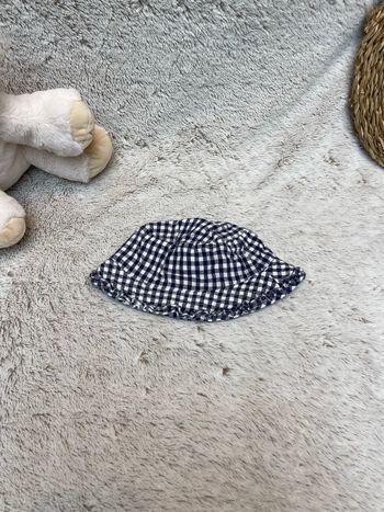 Chapeau à carreaux marine et blanc