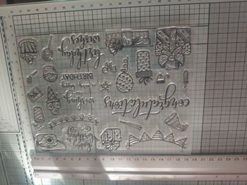 Tampons scrapbooking thème festivité anniversaire et félicitations