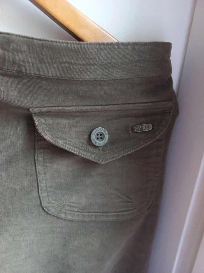 Pantacourt kaki 40 a 42 taille basse type velours côtelé fin doux - photo numéro 3