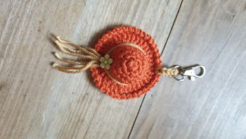 Neuf DIY crochet fait main avec amour Porte-clés chapeau à fleurs été 