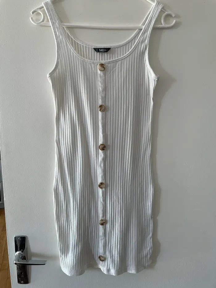 Robe à boutons
