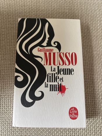 Livre la jeune fille et la nuit de Musso