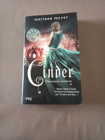 Livre Cinder chroniques lunaires
