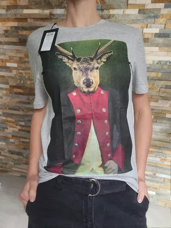 Tee-shirt gris motif cerf habillé XS neuf avec étiquette