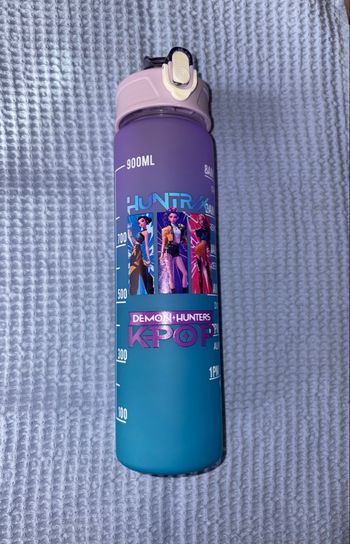Jolie gourde K pop Démon Hunters grande capacité 900 ml avec une paille et une cordelette neuve