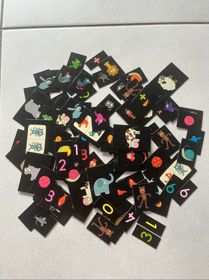 Lot de 94 magnets frigo  chiffres et animaux