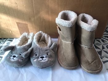 Lot bottine marron T28 et chausson gris T28/29