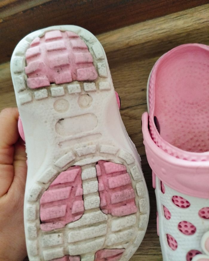 Lot chaussons et crocs - photo numéro 5