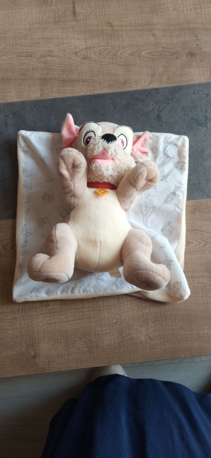 Doudou peluche Disney chien clochard avec couverture