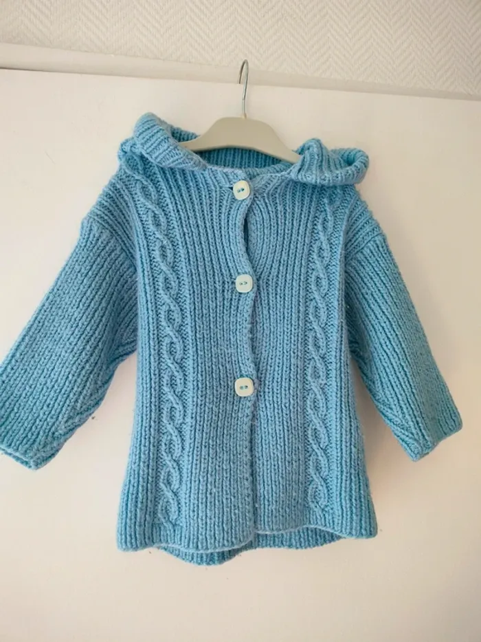 Gilet bleu fait main 18/24mois - photo numéro 2